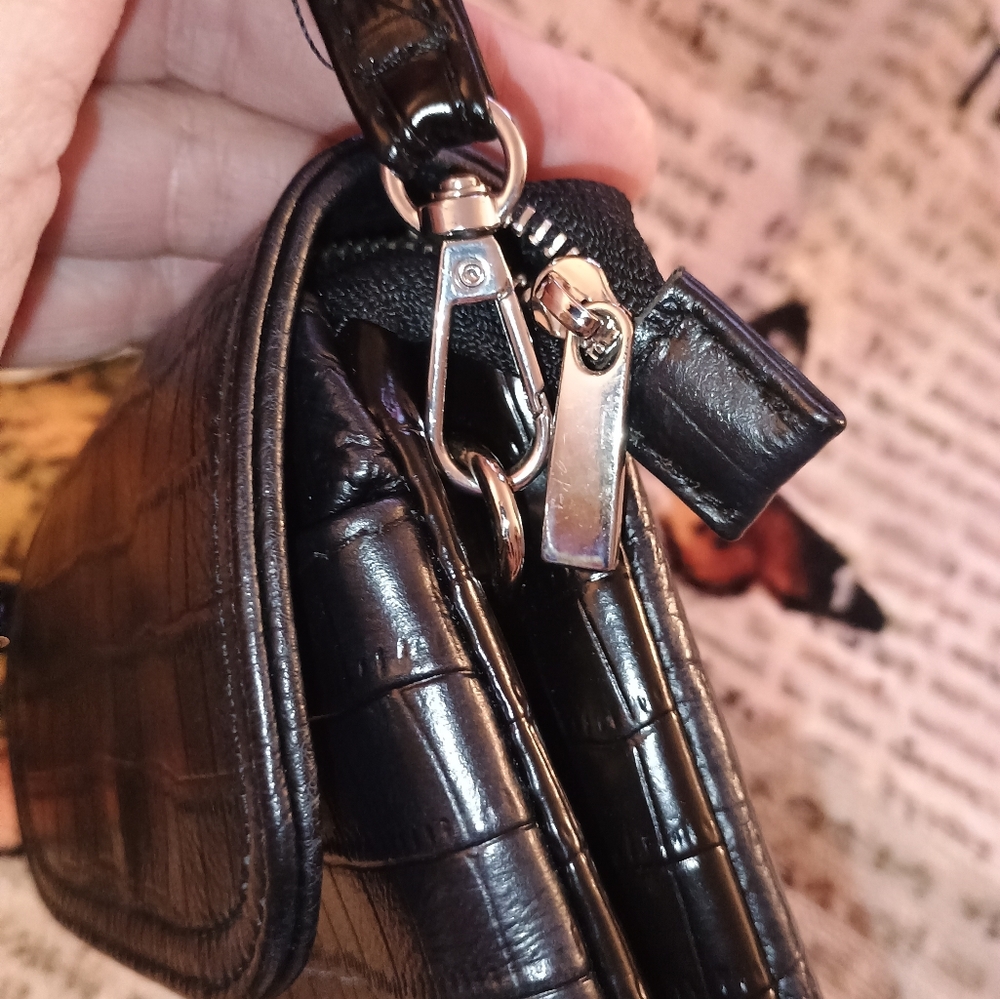 Befen Black Leather Croc Embossed Crossbody Bag - Picture 9 of 15